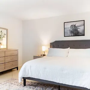 Sunnyside Of Life Retreat: Serene 5 Bedroom With Pool Holiday home Phoenix